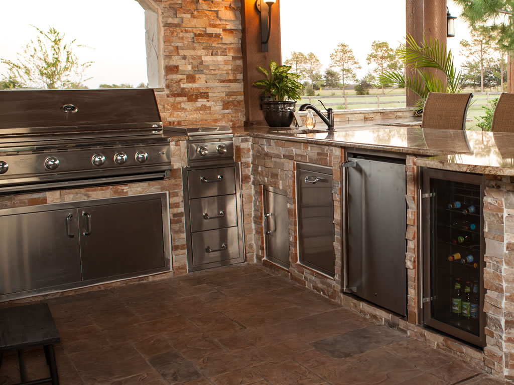 Building the Home Bar Of Your Dreams